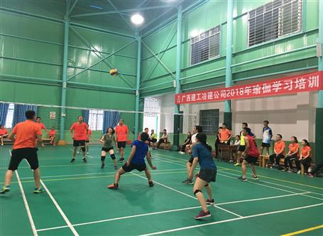 桂华气排球队：顽强拼搏，，，，，，，享受比赛